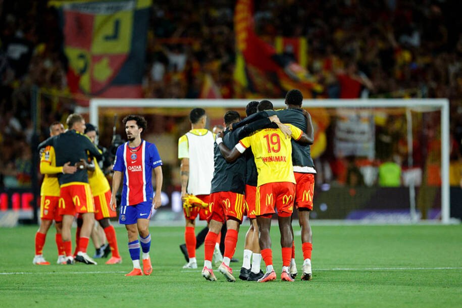 Lens derruba PSG e conquista Supercopa da França com gol de Thauvin