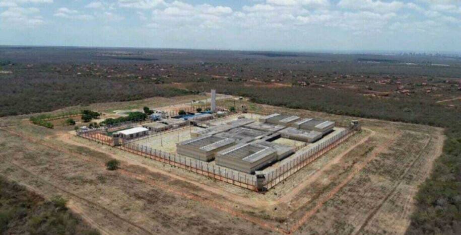 Líderes do Comando Vermelho são transferidos para presídio federal após ataques em MS