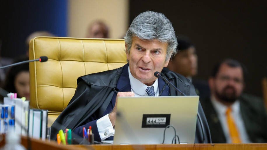 Luiz Fux mantém proibição de jogos de azar; Flávio Dino pede vista e adia decisão