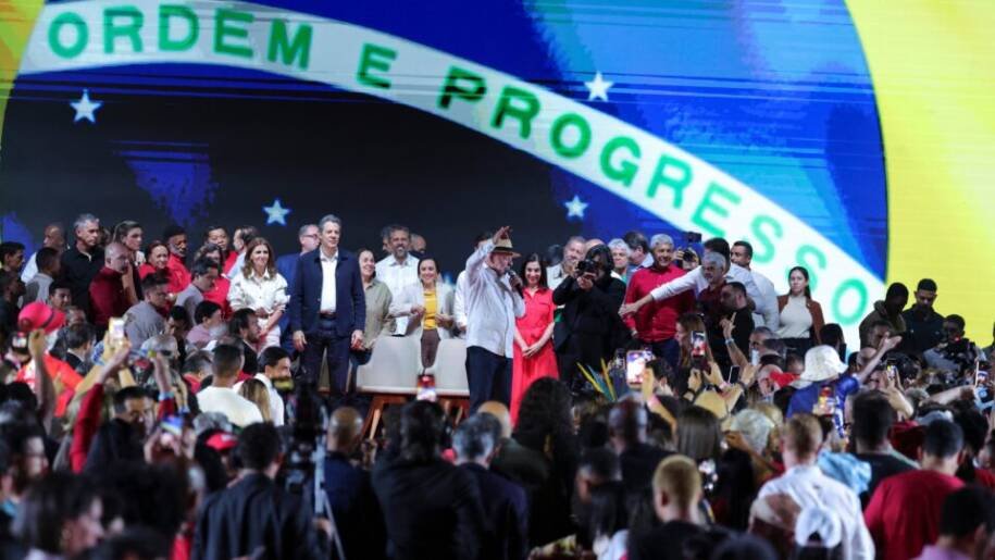 Lula apresenta 'Plano Brasil Soberano' e enfrenta críticas sobre dívida pública