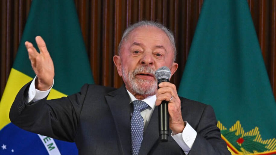 Lula e Alckmin confirmam candidatura à reeleição em convenção tensa em SP