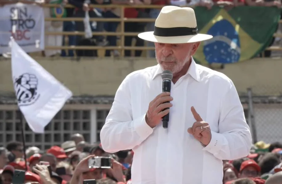 Lula lança campanha à reeleição em São Bernardo com homenagens e apoio evangélico