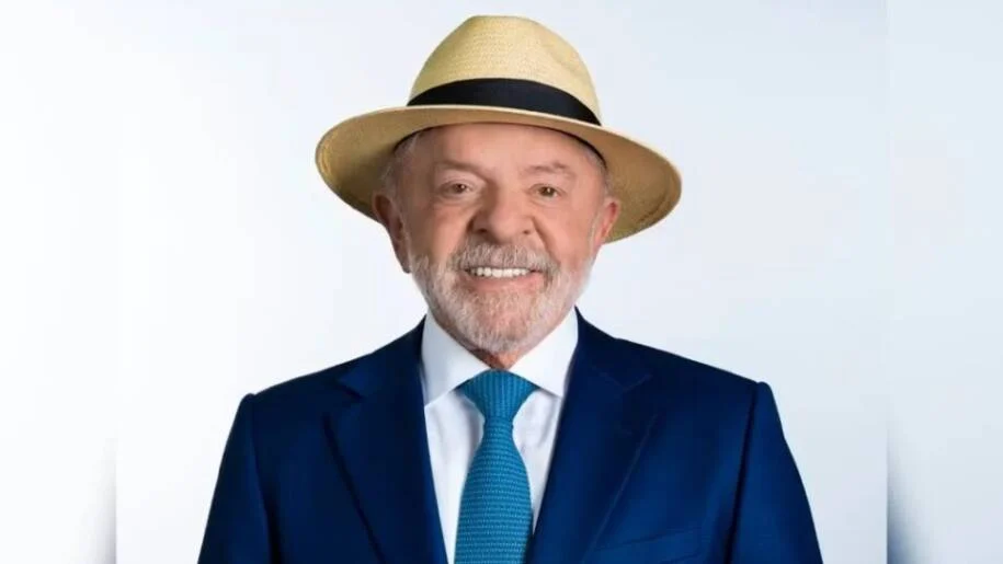 Lula registra foto com chapéu, mas TSE pode questionar imagem na urna
