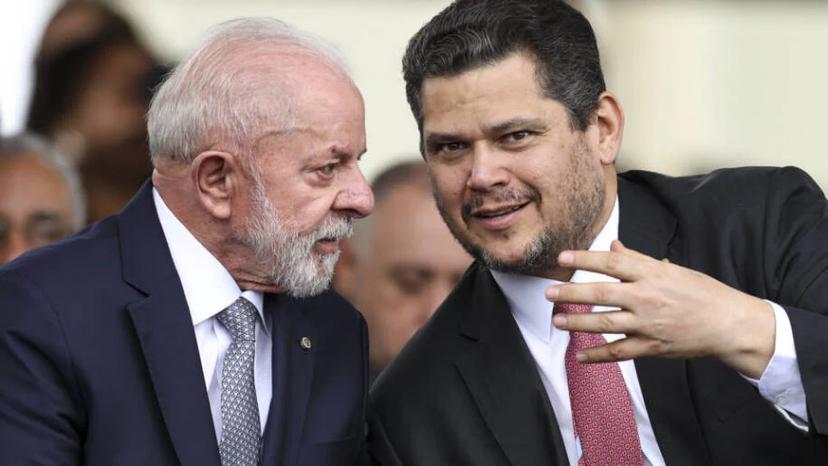 Lula se reúne com Alcolumbre para pressionar votação da PEC da Jornada 6×1