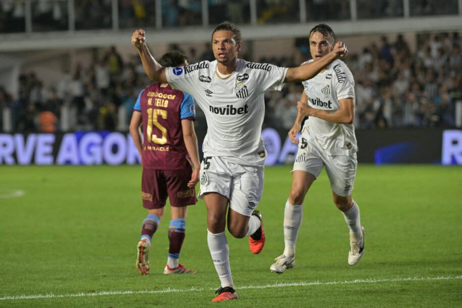 Macará desafia Santos em busca da classificação na Sul-Americana; tensão no ar!