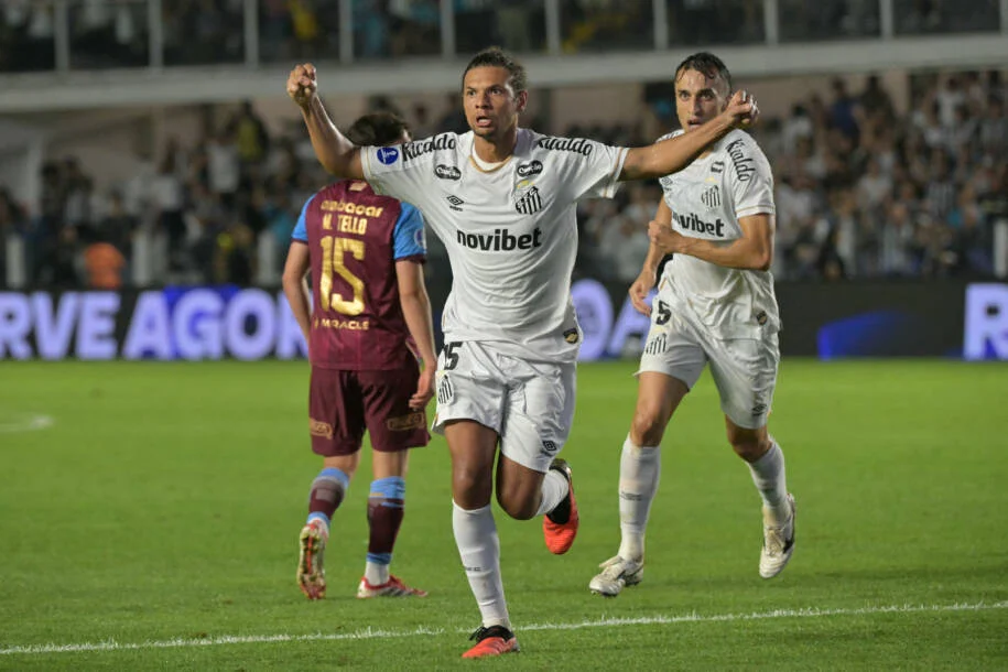 Macará desafia Santos em busca da classificação na Sul-Americana; tensão no ar!