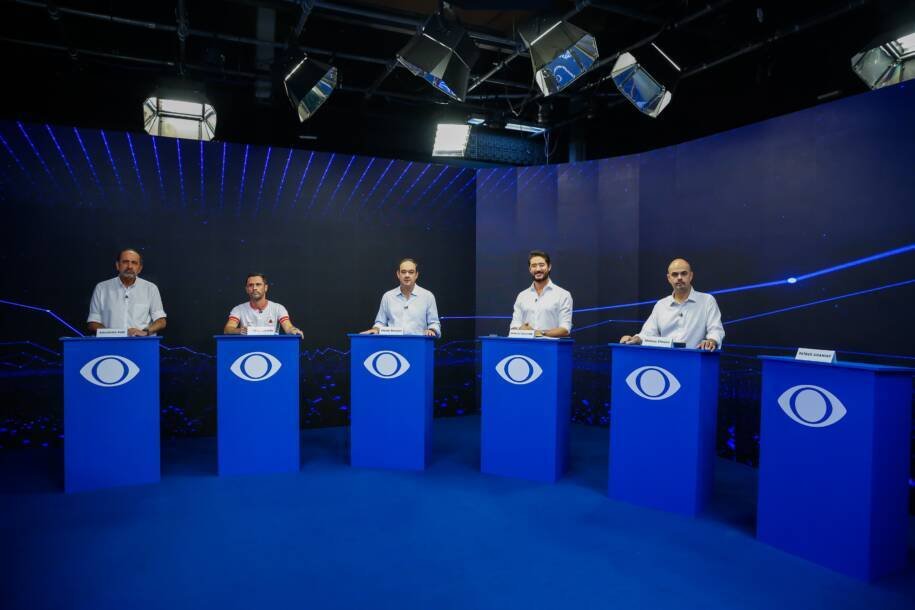 Mateus Simões enfrenta críticas severas em debate acirrado sobre dívidas e segurança