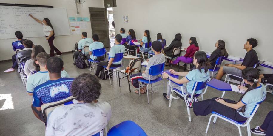 MEC inicia pagamento da quinta parcela do Pé-de-Meia e exige frequência de 80%