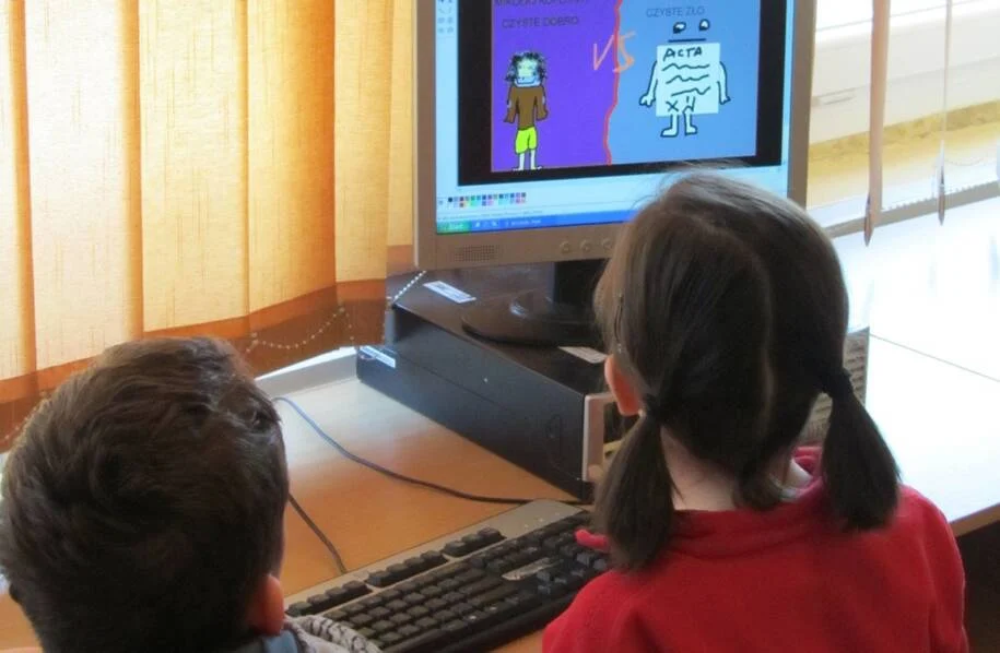 Meta é condenada a pagar US$ 567 milhões por prejudicar saúde mental de jovens