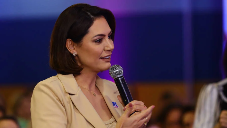 Michelle Bolsonaro é oficializada como candidata ao Senado pelo DF e gera polêmica