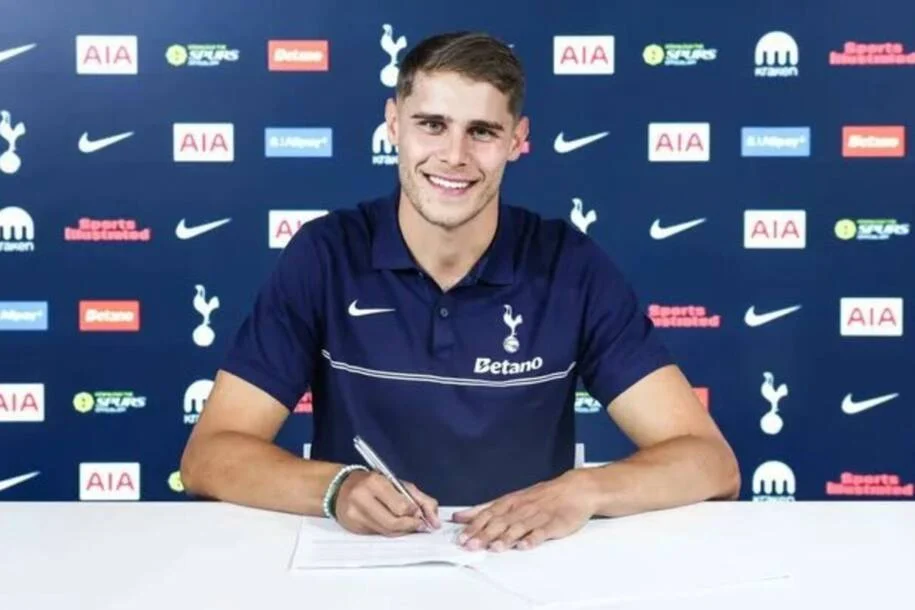 Micky van de Ven renova contrato com o Tottenham até 2031 e gera expectativa