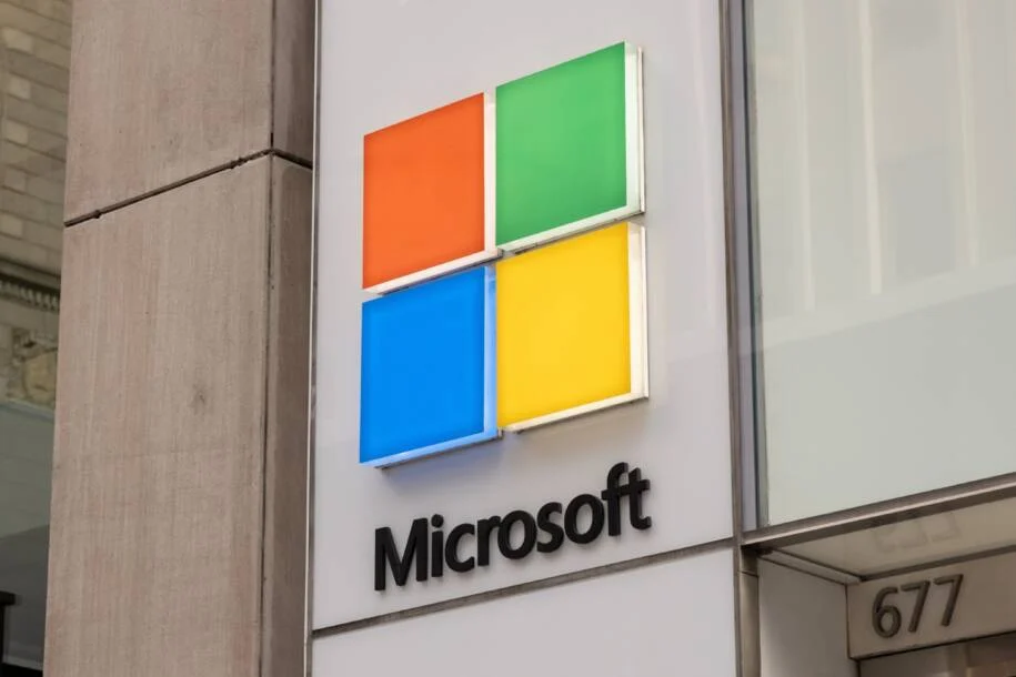 Microsoft reduz operações na China e enfrenta desafios com relação a IA
