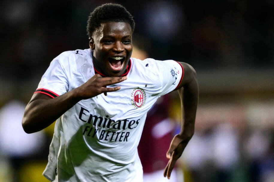 Milan conquista vitória emocionante contra Torino e inicia bem no Italiano