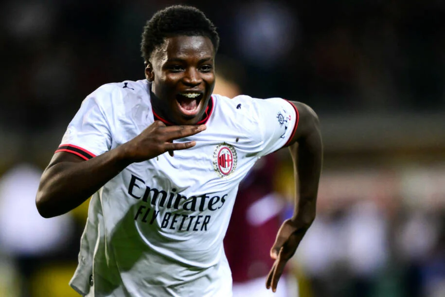 Milan conquista vitória emocionante contra Torino e inicia bem no Italiano