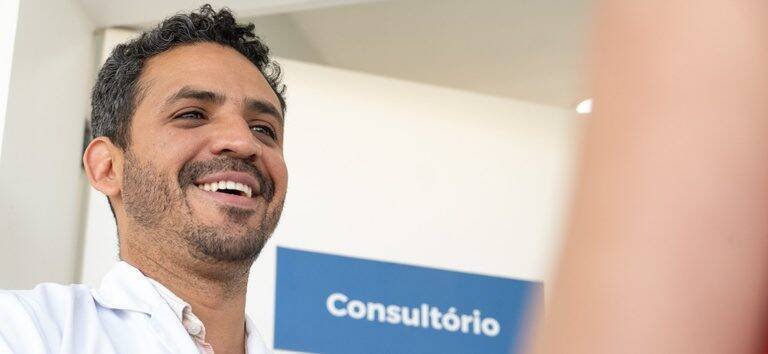 Ministério da Saúde prorroga atuação de 2 mil médicos até fevereiro de 2027
