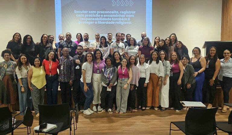 Ministério dos Direitos Humanos capacita profissionais do Disque 100 sobre racismo religioso