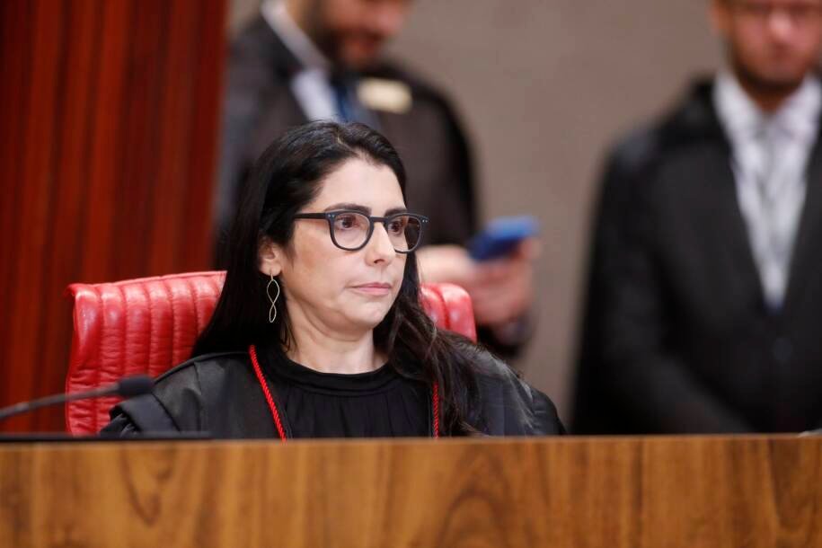 Ministra Estela Aranha do TSE suspende propaganda de Lula e gera polêmica