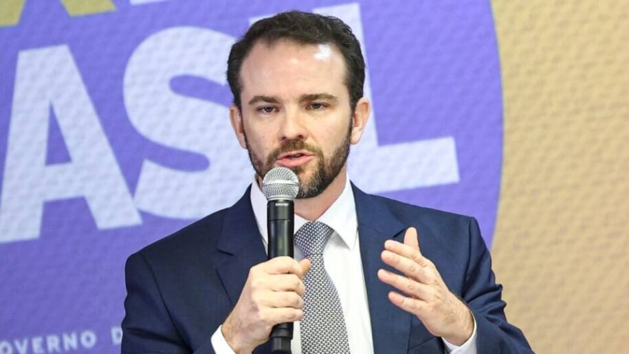 Ministro Dario Durigan analisa resposta ao tarifaço de 37,5% dos EUA