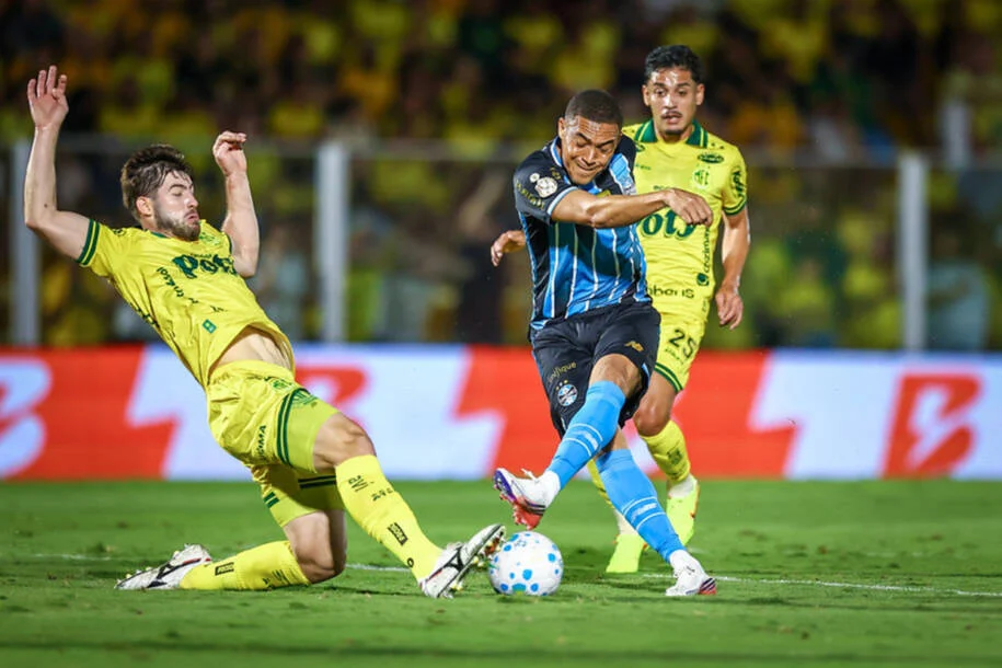 Mirassol e Grêmio empatam em jogo tenso pelas oitavas da Copa do Brasil