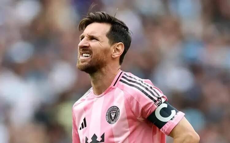 MLS multa Messi por tapa em adversário e gera polêmica após jogo tenso