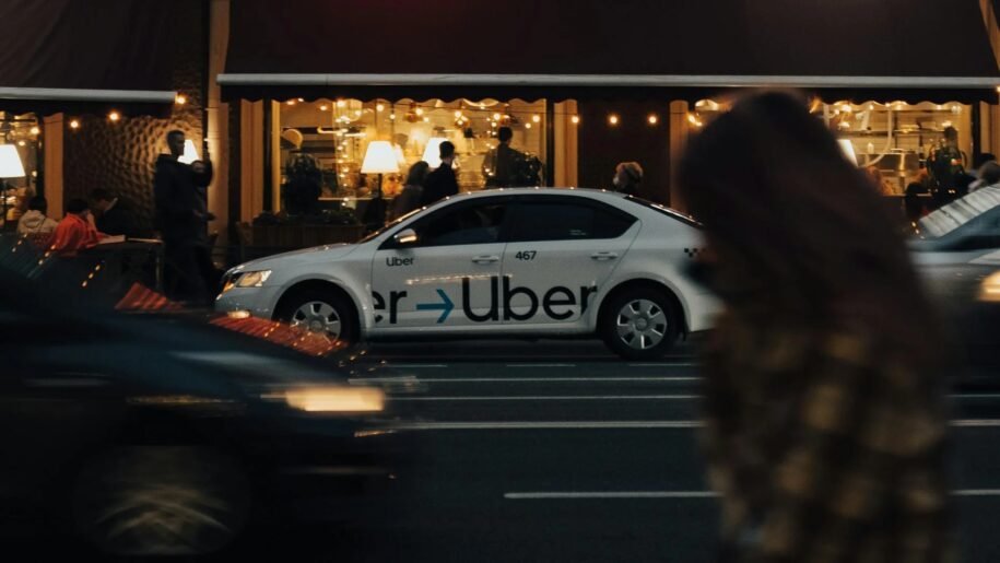 Motoristas de Uber em São Paulo e Rio de Janeiro enfrentam variações de ganhos mensais