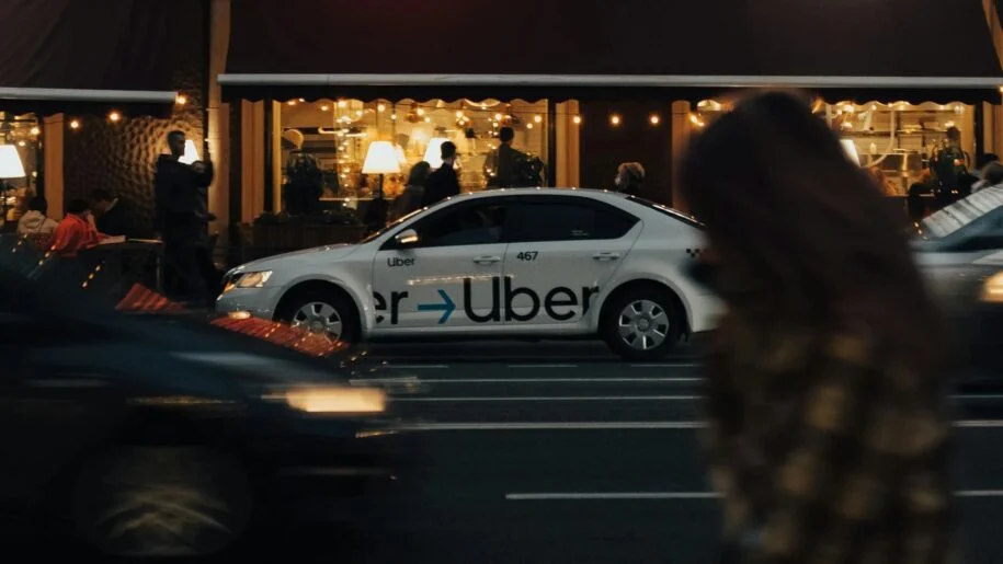 Motoristas de Uber em São Paulo e Rio de Janeiro enfrentam variações de ganhos mensais