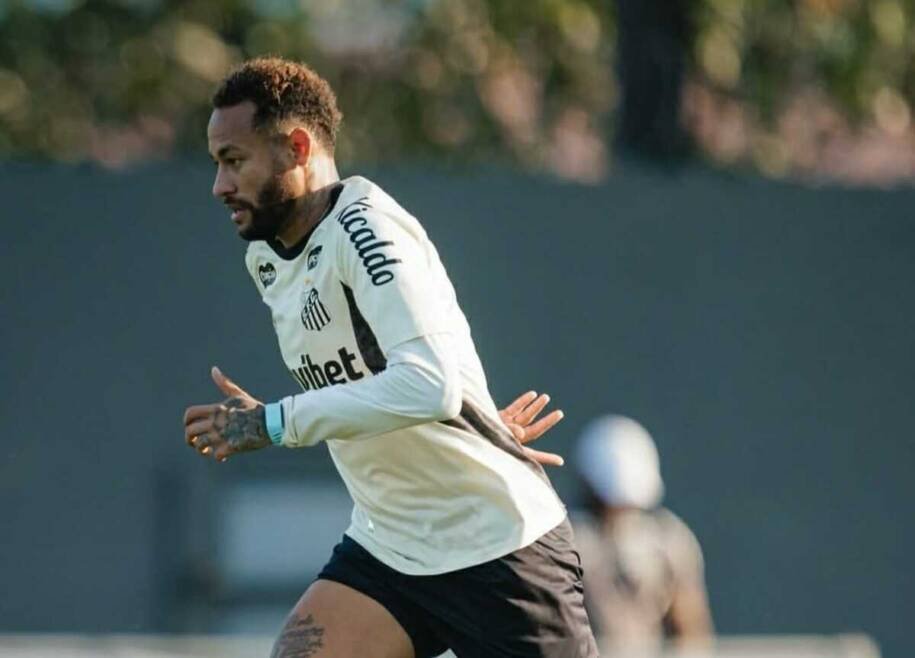 Neymar é relacionado e Santos busca vitória no clássico contra o Corinthians