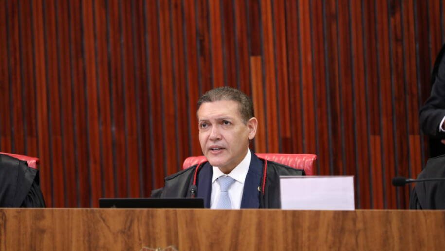 Nunes Marques afirma confiança nas urnas eletrônicas e inicia preparativos para 2026
