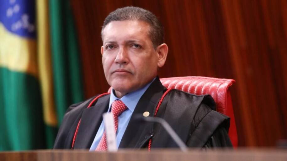 Nunes Marques defende urnas eletrônicas e critica Flávio Bolsonaro em Brasília