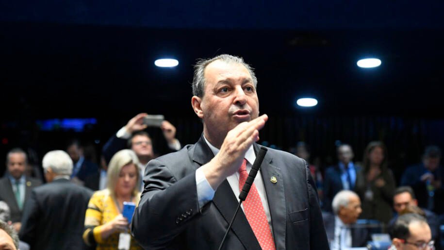 Omar Aziz mantém texto da PEC sobre escala 6x1 e Lula busca aprovação urgente
