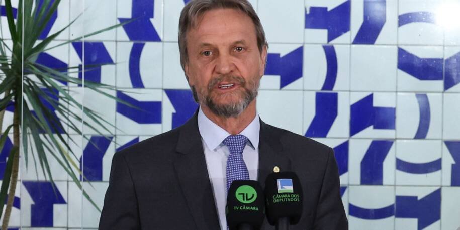 Pedro Uczai passa mal e Câmara adia votações sobre combustíveis e impostos