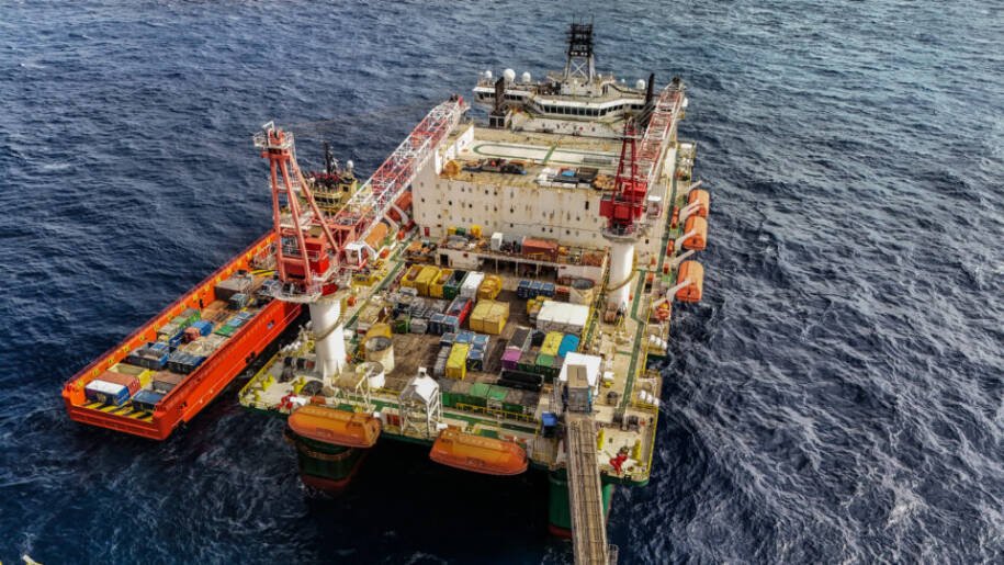 Petrobras registra lucro de R$ 52,4 bilhões e reduz importações em 40%