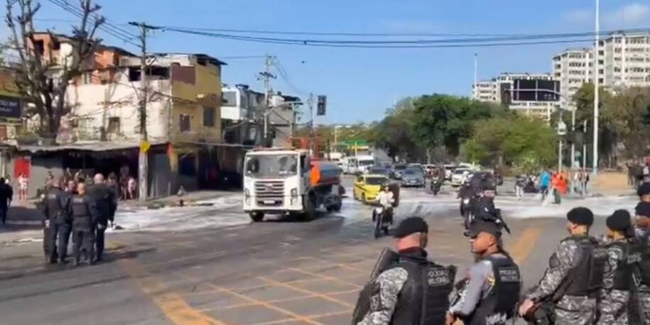 Polícia Civil do Rio é alvo de protestos após operação tensa em Mangueira