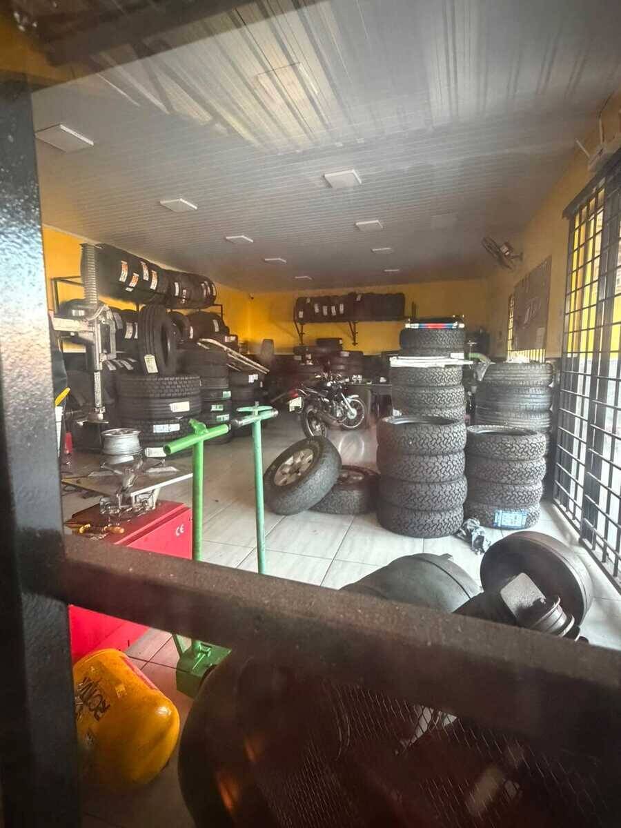 Polícia Federal desmantela esquema de contrabando em Campo Grande com pneus e cigarros