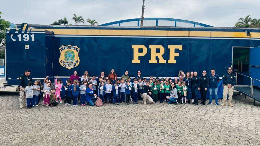 Polícia Rodoviária Federal promove Carreta Educativa e impacta 1,3 mil alunos