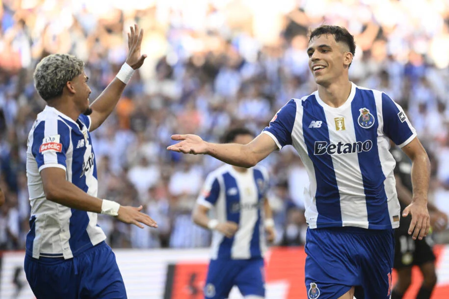 Porto conquista vitória sobre Alverca com dois pênaltis decisivos
