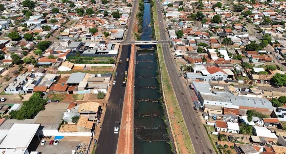 Prefeita Adriane Lopes inicia recapeamento na Avenida Ernesto Geisel em Campo Grande