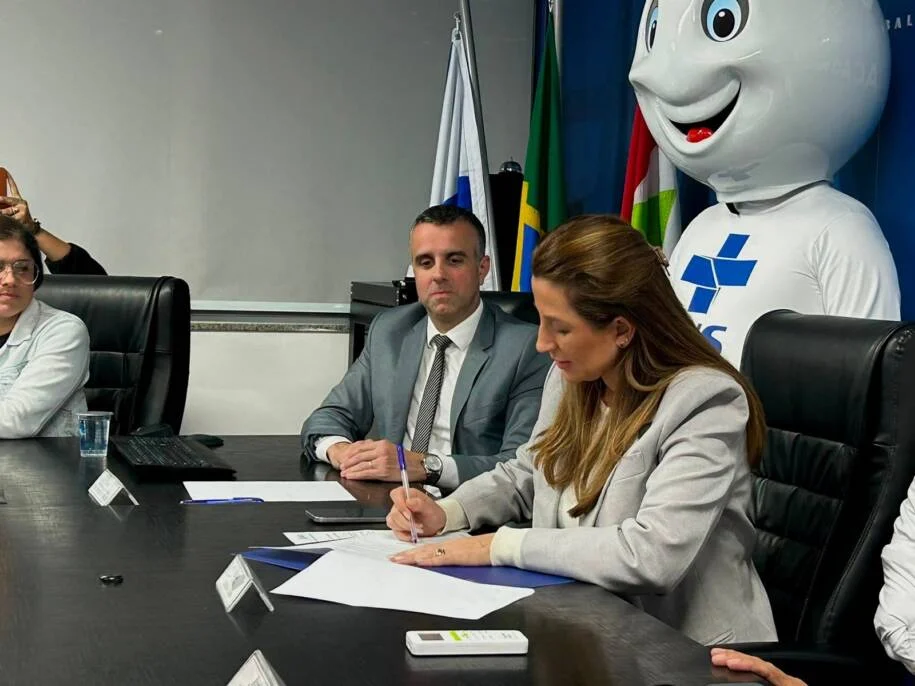 Prefeita Juliana Pavan sanciona lei e cria 26 vagas para vacinadoras em BC