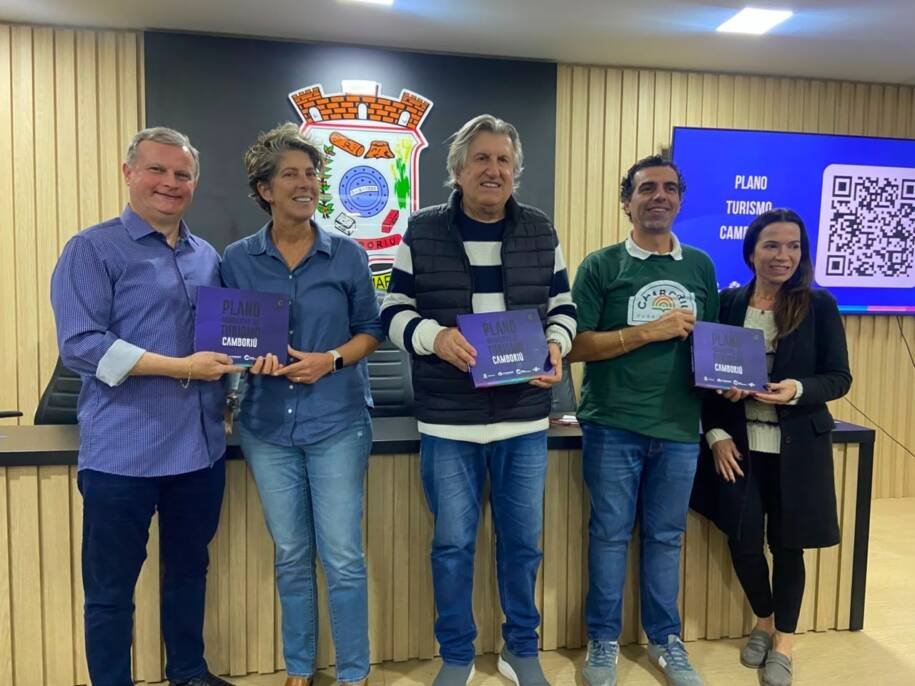 Prefeito Leonel Pavan entrega Plano Municipal de Turismo em Camboriú e gera expectativas