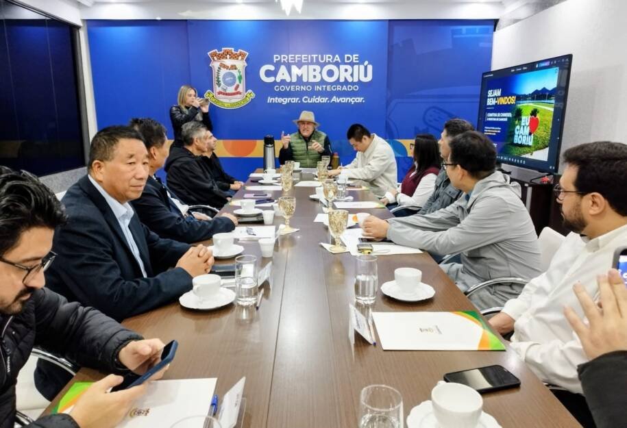 Prefeito Leonel Pavan recebe empresários chineses e abre diálogo para investimentos