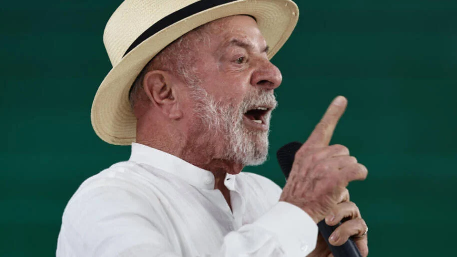 PT de Lula apresenta plano de governo e rejeita ‘servilismo’ a interesses estrangeiros