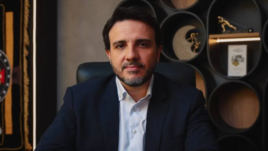Renan Santos apresenta plano audacioso para transformar Brasil em potência econômica
