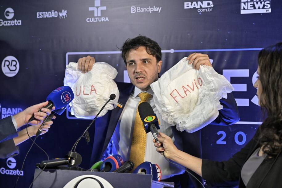 Renan Santos chama Lula de ‘bêbado’ e Flávio de ‘cagão’ em debate explosivo