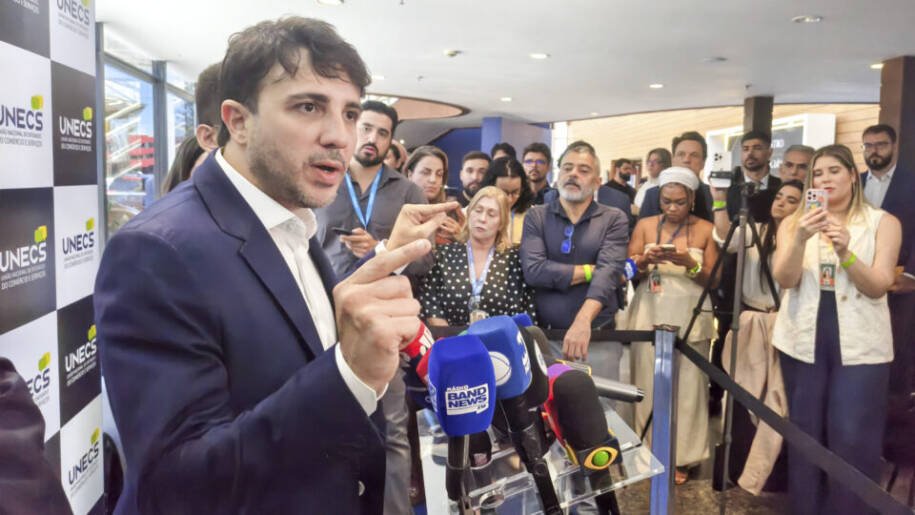 Renan Santos desafia empresários a apoiarem sua candidatura à Presidência em 2026