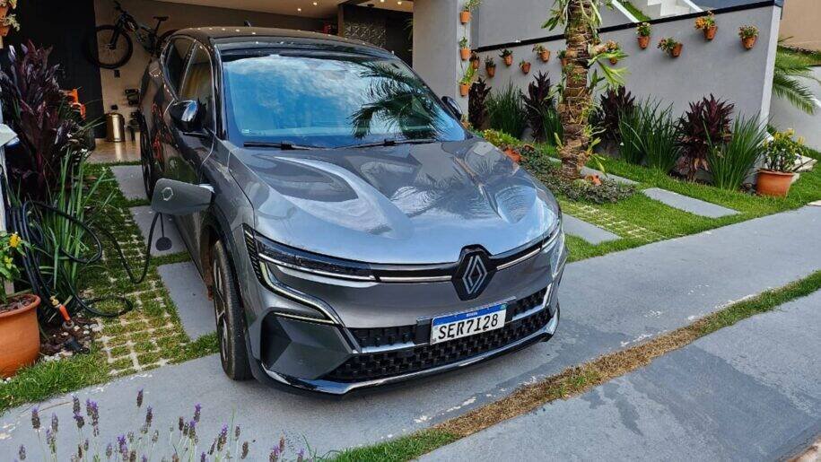 Renault derruba preço do Megane E-Tech e desafia Boreal em promoção explosiva