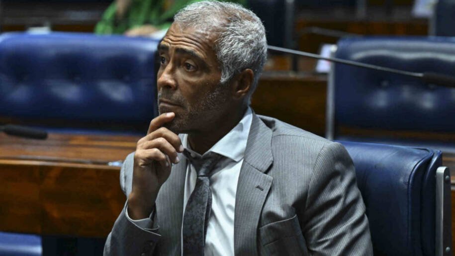 Romário deixa o PL e pode apoiar Lula na eleição presidencial de 2026