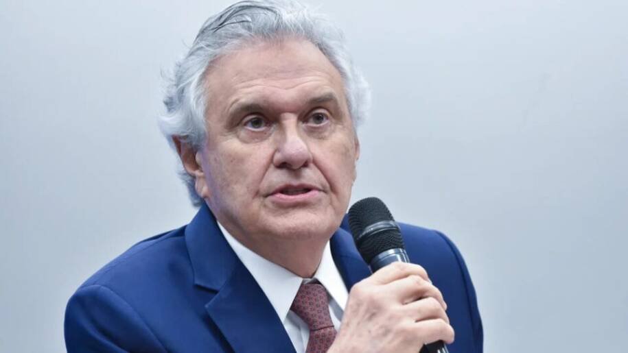 Ronaldo Caiado critica Lula e Flávio Bolsonaro como 'fujões' em almoço tenso