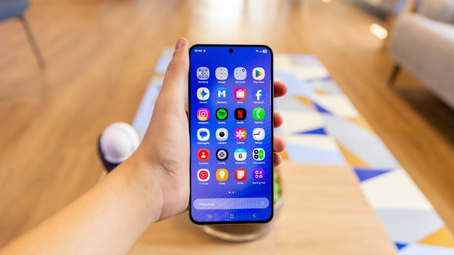 Samsung revela Galaxy S26 FE com câmera de 50 MP e três cores; lançamento em setembro