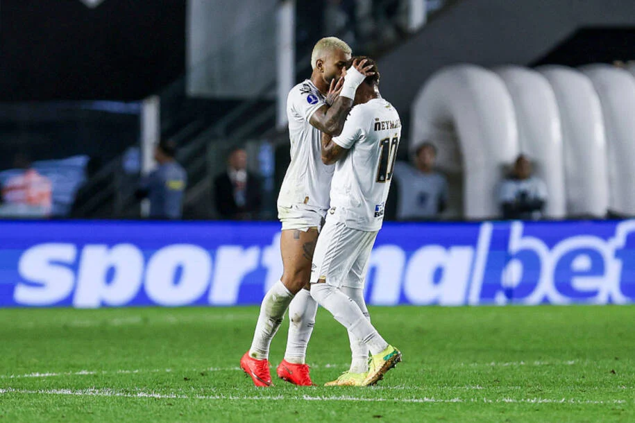 Santos supera Macará com Neymar decisivo e avança na Sul-Americana