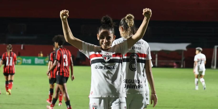 São Paulo conquista vitória sobre Vitória e assume liderança no Brasileirão Feminino